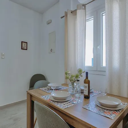 Rose House And Apartment