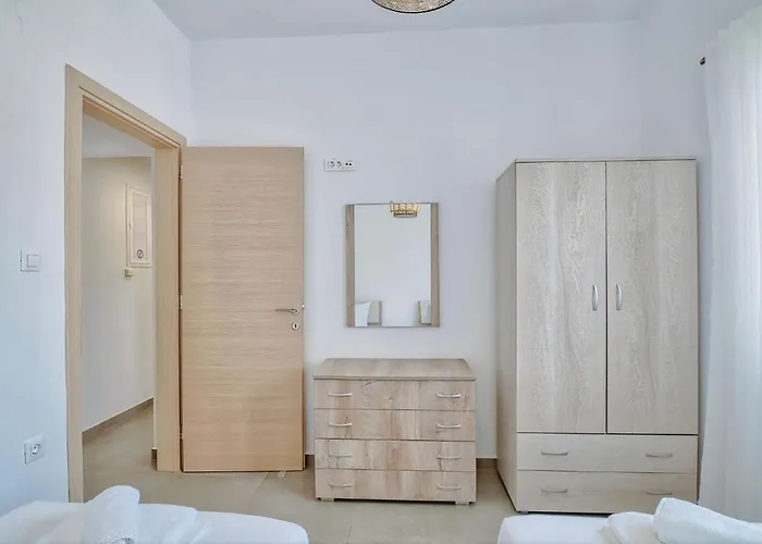 Rose House And Lägenhet *